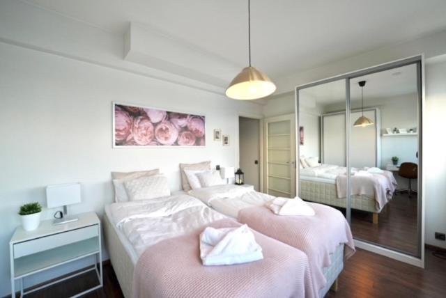 Cozy And Bright 2-Bedroom Apartment Washer And Dryer, King Size Bed Рованиеми Екстериор снимка